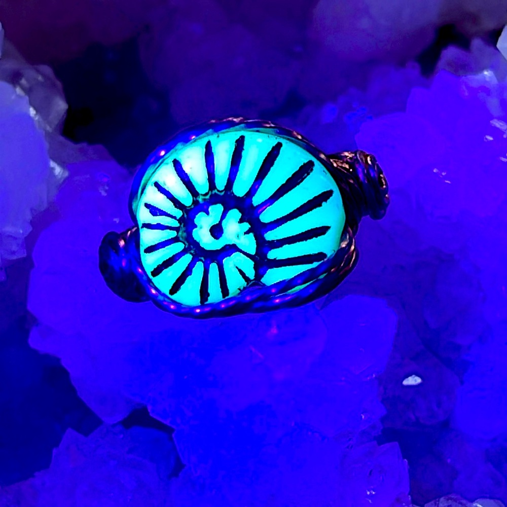 Uranium Czech Glass Nautilus coper wrapped ring💚